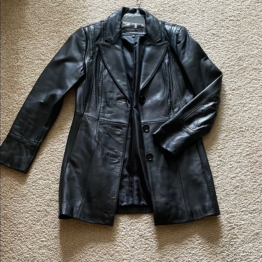 Timeless Black Leather Jacket with Lapel Collar